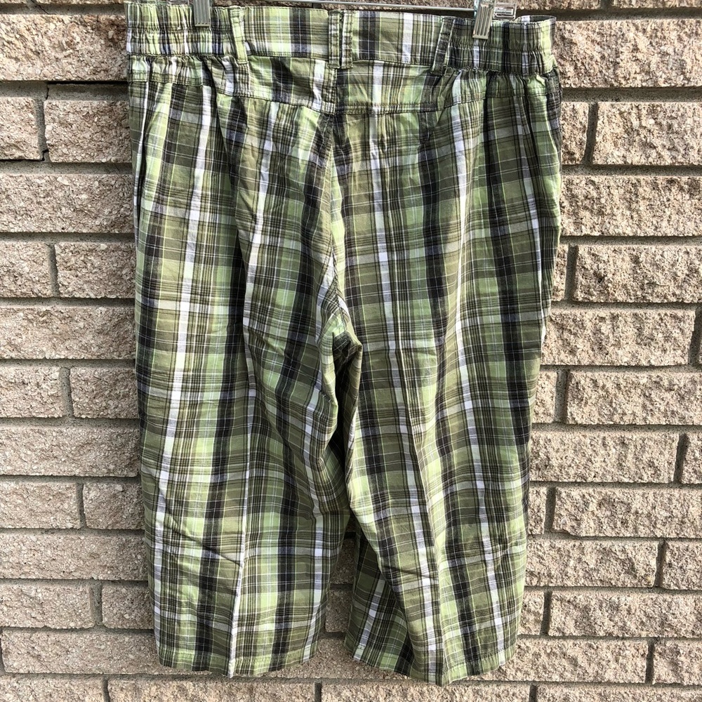 Essentials Capris - Picture 2 of 6